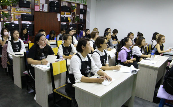 ����������ѵѧУ�ļҺ� - ѧ�Ѷ���Ǯ