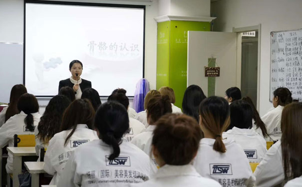 兴城美容美发培训学校哪个好 - 学费多少