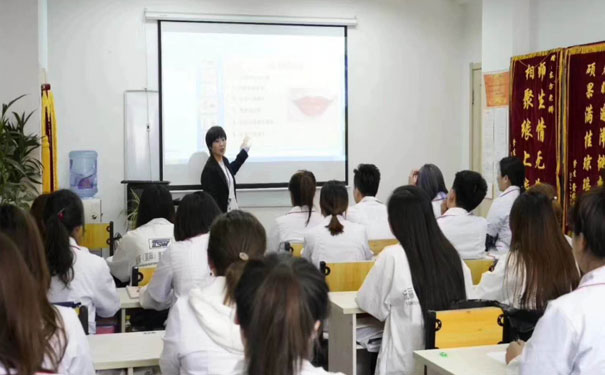 灯塔美容美发培训学校哪个好 - 学费多少