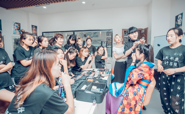 东光学化妆哪里好 - 学费多少钱 - 要多久 东光学化妆哪里好 - 学费多少钱 - 要多久