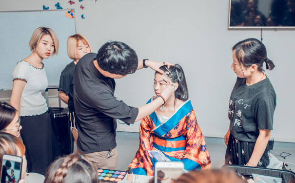  ����ѧ��ױ����� - ѧ�Ѷ���Ǯ - Ҫ���