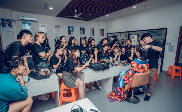 ����ѧ��ױ����� - ѧ�Ѷ���Ǯ - Ҫ���