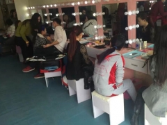 ���ݻ�ױ��ѵ����/