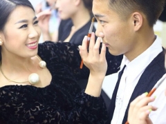 ����ѧ��ױҪ����Ǯ/