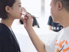 ���ݻ�ױ��ѵ�ļҺ�/