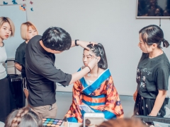 ���ݻ�ױ��ѵһ�����Ǯ��/