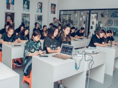 ���ݺõĻ�ױ��ѵѧУ/