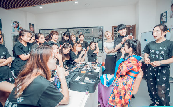 沧州学化妆怎么样