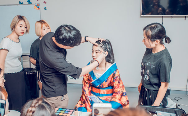 沧州学化妆怎么样