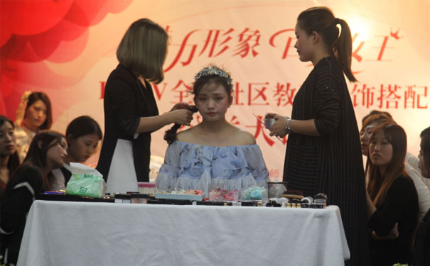 ����ѧ��ױ������ѵѧУ�۸�