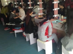 ���ݻ�ױ��ѵѧУ��ѯ�绰΢��/