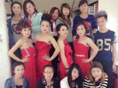 ���ݻ�ױ��ѵѧУ��ѯ�绰΢��/