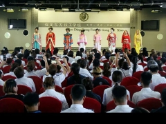 ������ױ��ѵ�ĸ��ã���ʲô���ƣ�/