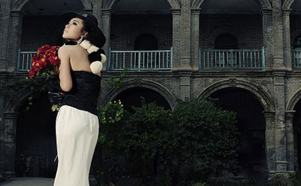 ������ױѧУ�շѱ�׼