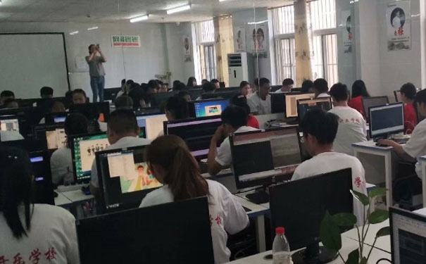 济宁哪里有网页设计培训