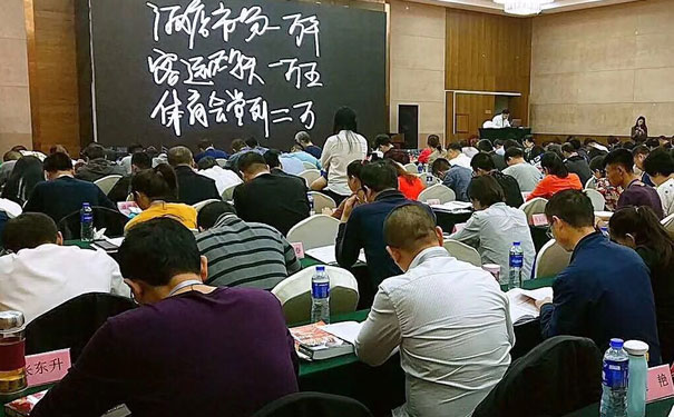 ���ͺ��ؽ�ʦ�ʸ�֤��ѵ�����ĸ��� - ����Ǯ