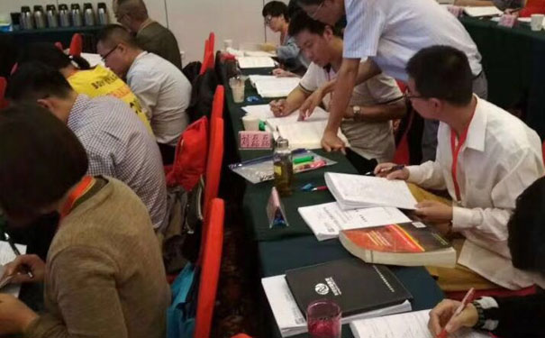 ��ͷ��ʦ�ʸ�֤��ѵ�����ĸ��� - ����Ǯ