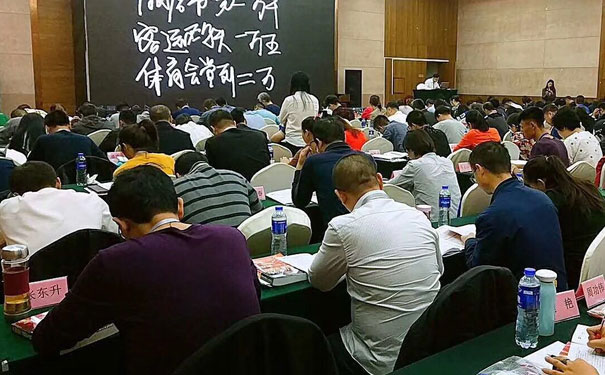 ��ɽ��ʦ�ʸ�֤��ѵ�����ĸ��� - ����Ǯ