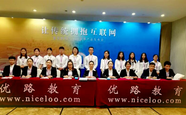 ��ʦ�ʸ�֤��ѵ