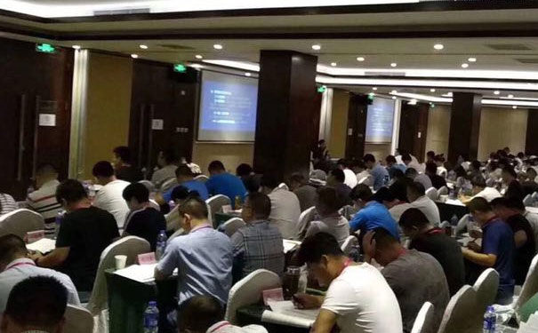 ��ӽ�ʦ�ʸ�֤��ѵ�����ĸ��� - ����Ǯ