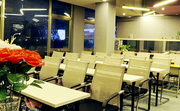 ��������ױ��ѵѧУ�ĸ��� - ѧ�Ѷ���