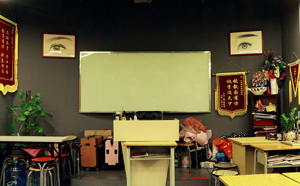 �ӻ�����ױ��ѵѧУ�ĸ��� - ѧ�Ѷ���