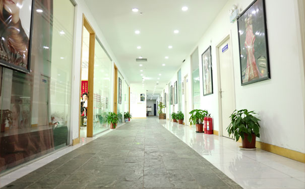 ������������ױ��ѵѧУ�ĸ��� - ѧ�Ѷ���