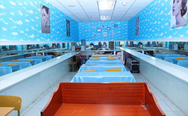 ������̨��ױ��ѵѧУ�ĸ��� - ѧ�Ѷ���