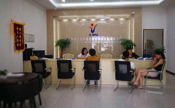 上海静安区化妆培训学校哪个好 - 学费多少