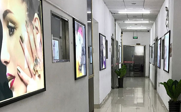 �Ϻ���������ױ��ѵѧУ�ĸ��� - ѧ�Ѷ���