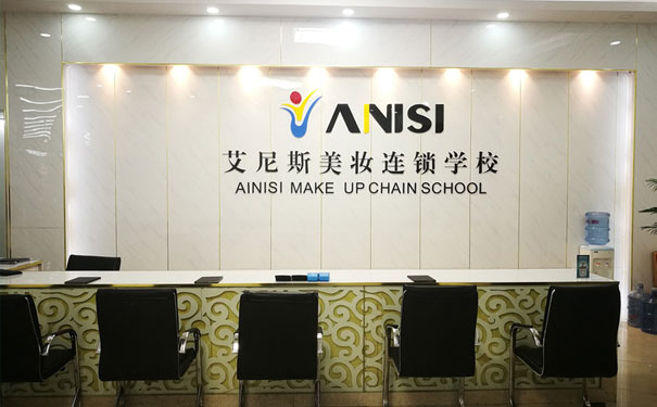 �Ϻ��������ױ��ѵѧУ�ĸ��� - ѧ�Ѷ���