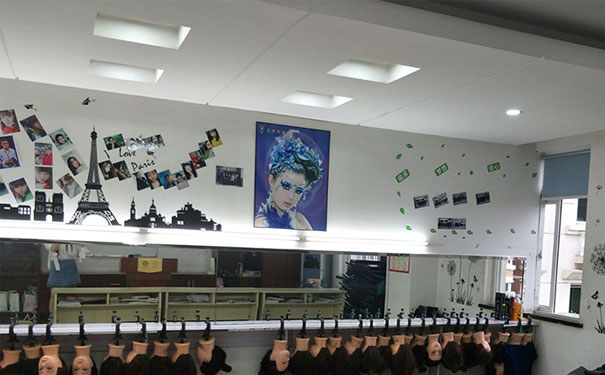 ��Ϫ��ױ��ѵѧУ�ĸ��� - ѧ�Ѷ���