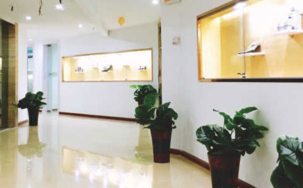 ���ݸ�������ױ��ѵѧУ�ĸ��� - ѧ�Ѷ���