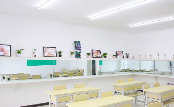 �ɶ���Ȫ������ױ��ѵѧУ�ĸ��� - ѧ�Ѷ���