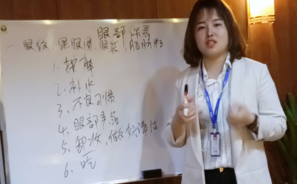 �ɶ��½�����ױ��ѵѧУ�ĸ��� - ѧ�Ѷ���