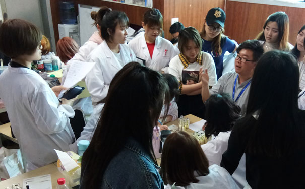 �ɶ���׽�����ױ��ѵѧУ�ĸ��� - ѧ�Ѷ���  