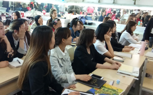 �������л�ױ��ѵѧУ�ĸ��� - ѧ�Ѷ���