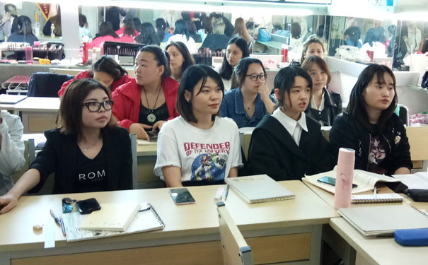 ˫������ױ��ѵѧУ�ĸ��� - ѧ�Ѷ���