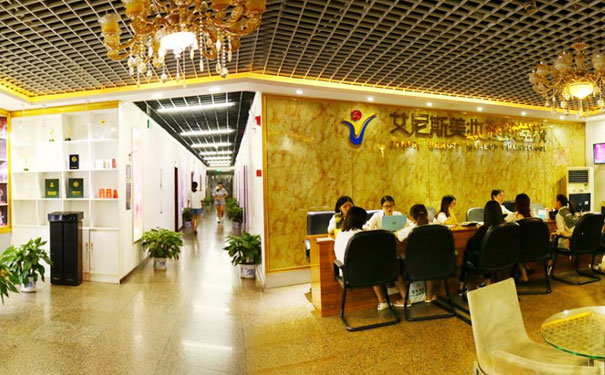  ���챱������ױ��ѵѧУ�ĸ��� - ѧ�Ѷ���