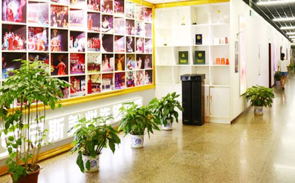 永川区化妆培训学校哪个好 - 学费多少