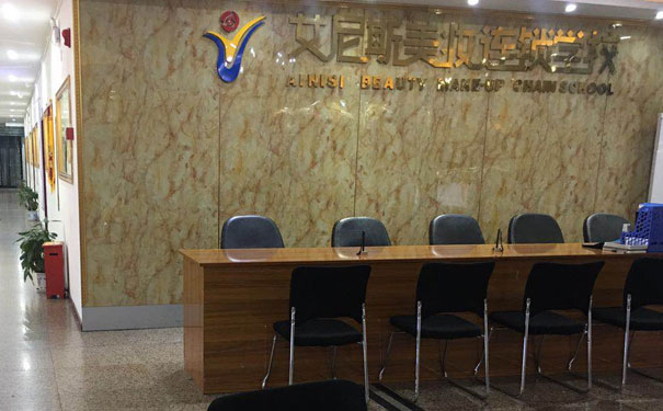 ������¡����ױ��ѵѧУ�ĸ��� - ѧ�Ѷ���