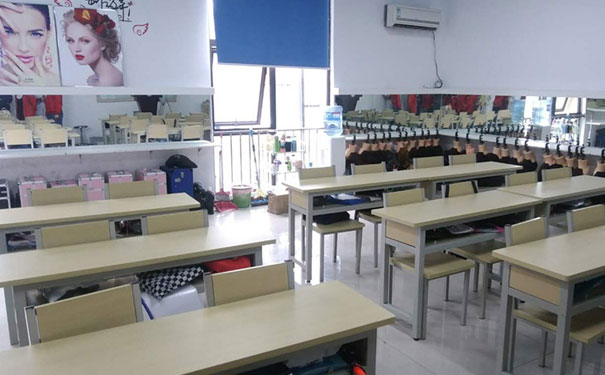 �Ͼ���������ױ��ѵѧУ�ĸ��� - ѧ�Ѷ���