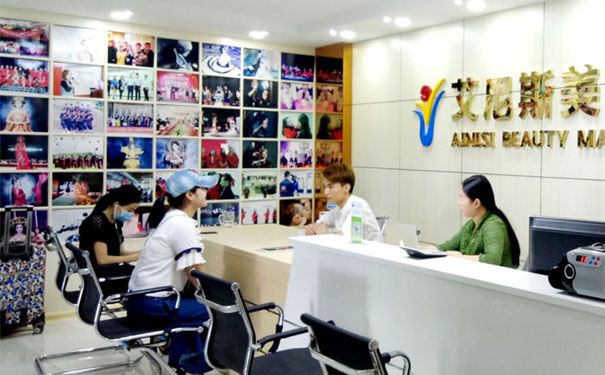 ������ױ��ѵѧУ�ĸ��� - ѧ�Ѷ���