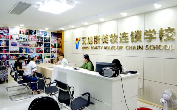 �ʶ���ױ��ѵѧУ�ĸ��� - ѧ�Ѷ���