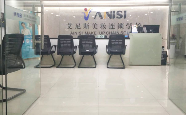 ��ɳ��������ױ��ѵѧУ�ĸ��� - ѧ�Ѷ���