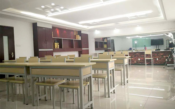 ��ɳ��������ױ��ѵѧУ�ĸ��� - ѧ�Ѷ���