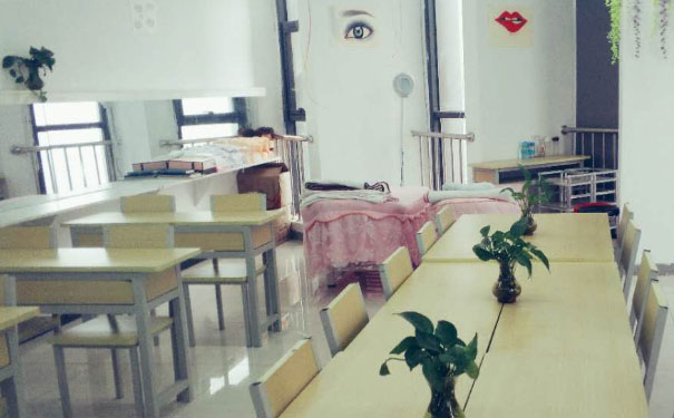 武昌化妆培训学校哪个好 - 学费多少