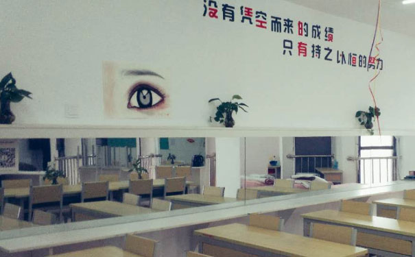 武汉东西湖区化妆培训学校哪个好 - 学费多少