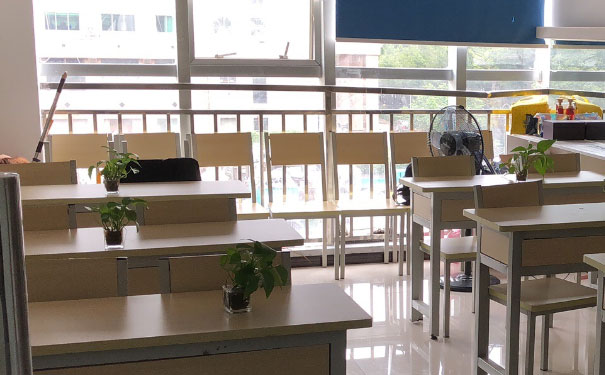 深圳盐田区化妆培训学校哪个好 - 学费多少