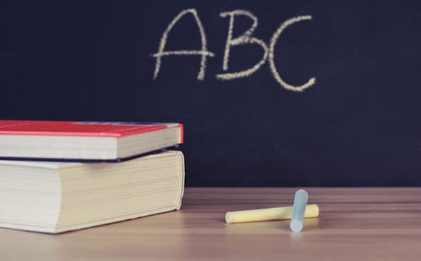 �ൺӢ����ѵѧУ����Ǯ